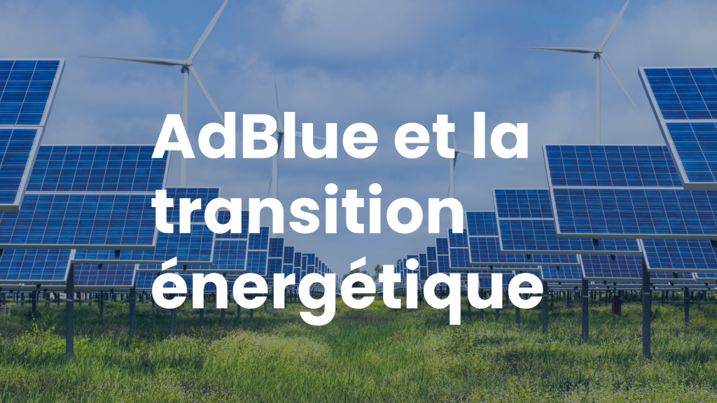 Panneaux solaires et éoliennes dans un champ vert.